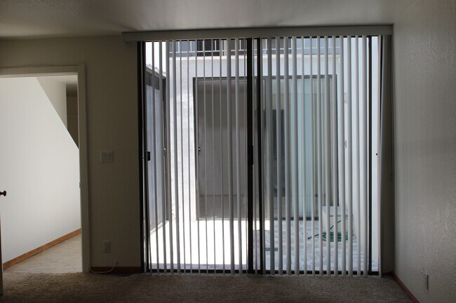 Building Photo - 6502 Dume Dr