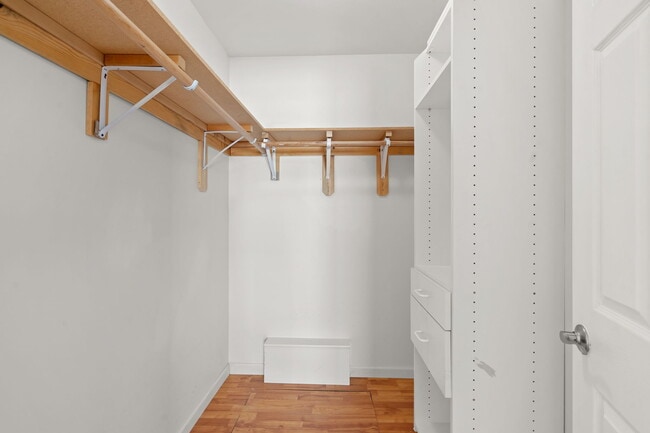 Building Photo - 717 S Stevens