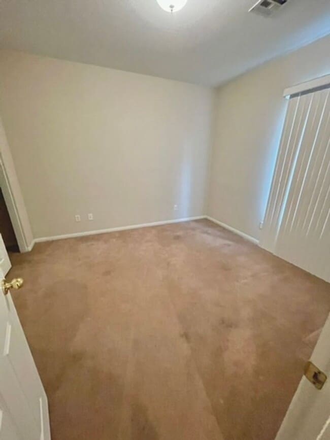 Building Photo - Newly Updated Single-Story in Southern Highlands