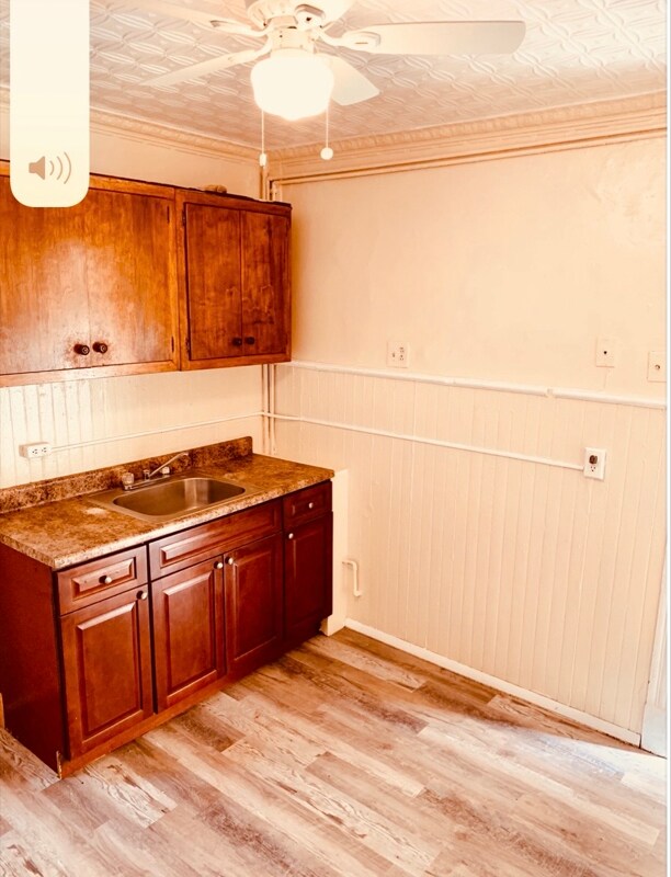 Building Photo - 144 Lawrence St