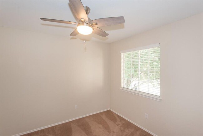 Building Photo - 9025 Vigen Cir