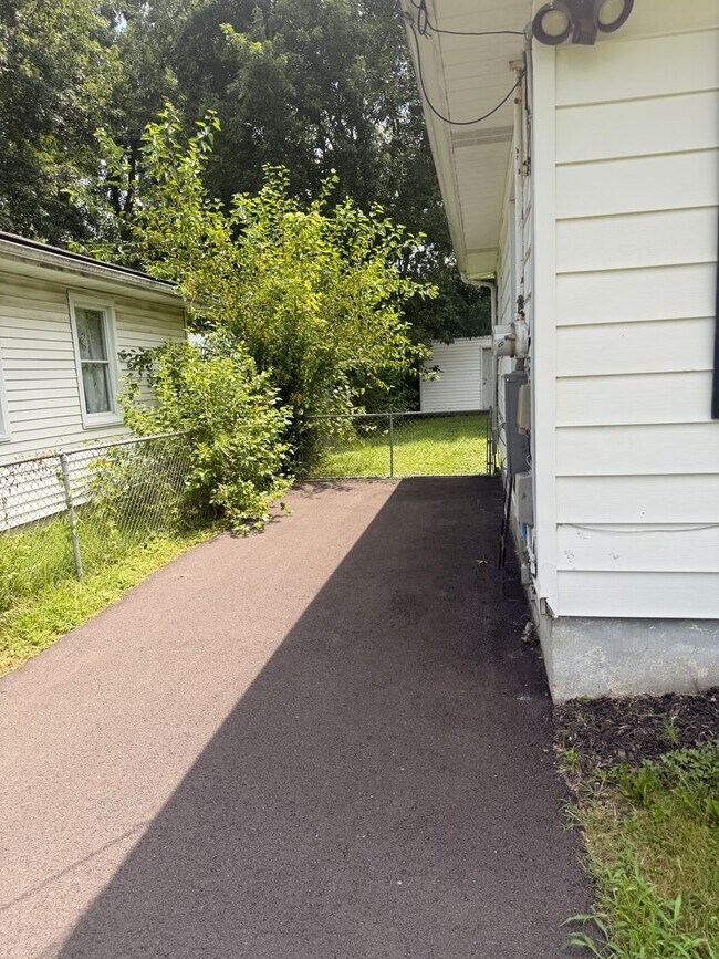 Building Photo - Gorgeous 2 bedroom/1 bath house!