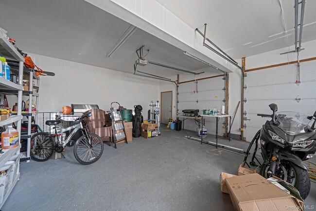 Building Photo - 475 Old Country Rd