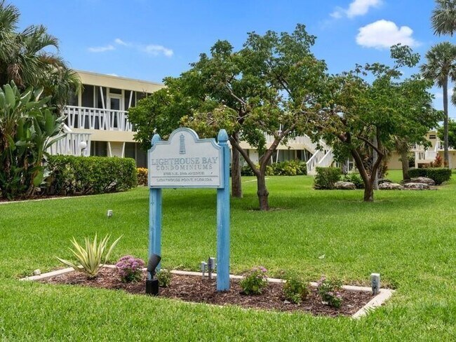 Building Photo - 2755 NE 28th Ave