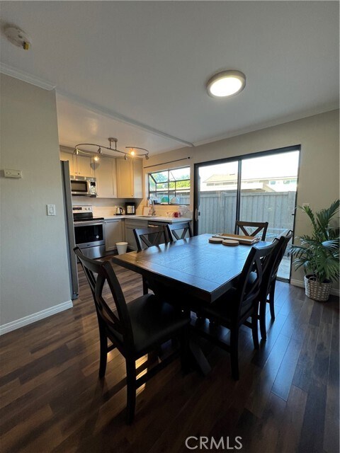 Building Photo - 247 Streamwood