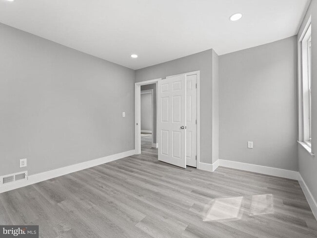 Building Photo - 9 N Front St