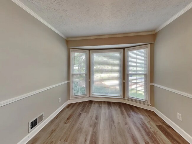 Building Photo - 643 Jason Ct