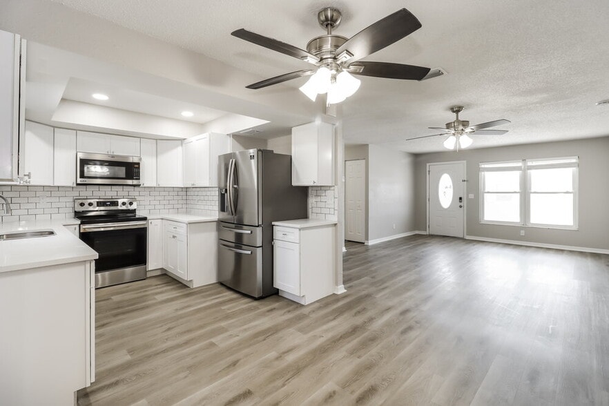 Building Photo - 7983 Shadow Run Dr