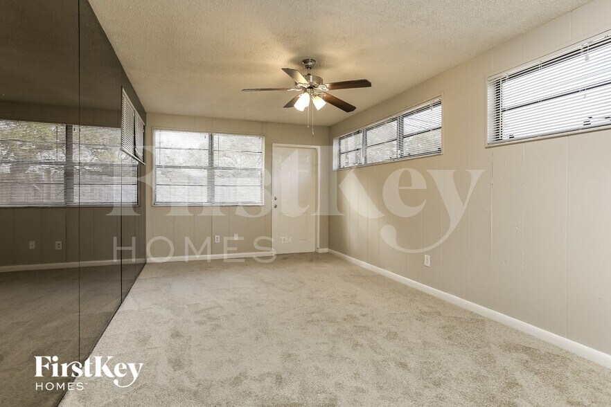 Building Photo - 6100 Harding St