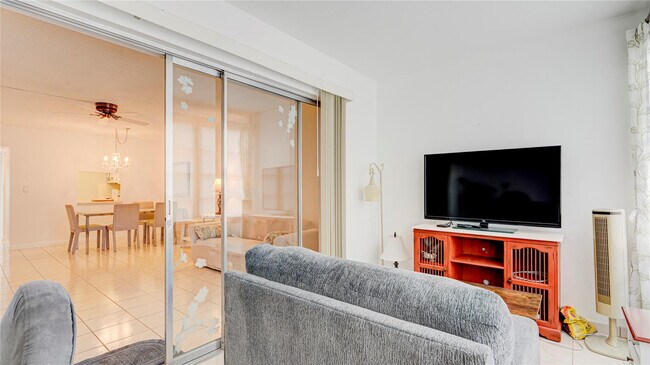 Building Photo - 7787 Golf Cir Dr