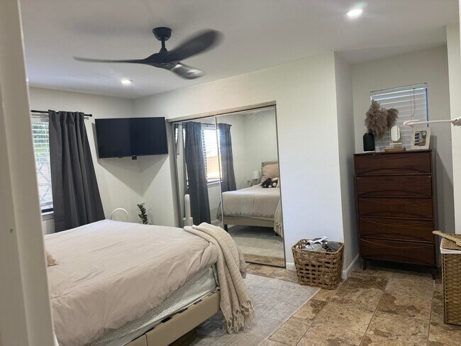 Building Photo - 350 Sailfish Dr