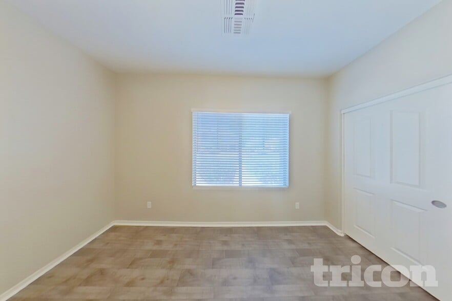 Building Photo - 7050 W Sophie Ln