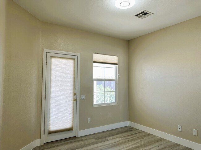 Building Photo - 2103 Desert Prairie St