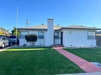 Building Photo - 3 Bd/ 2 Ba home including Solar