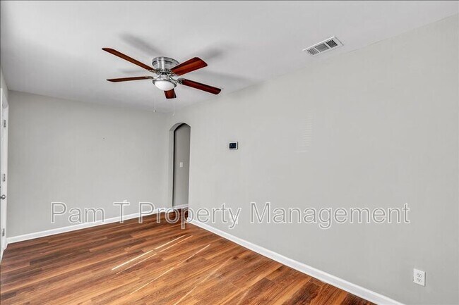 Building Photo - 1024 W 39th St