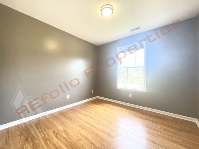Building Photo - Lovely 4 Bedroom, 2.5 Bath Home w/ 2-Car G...