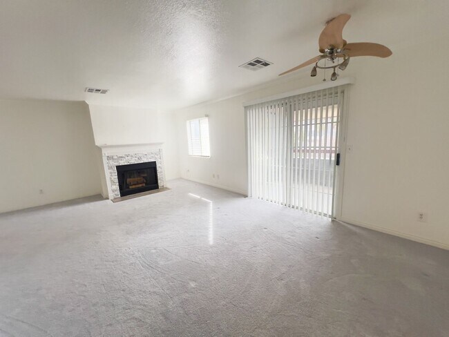Building Photo - 2 Bed and 2 Bath Condo – Prime West Las Vegas Location!