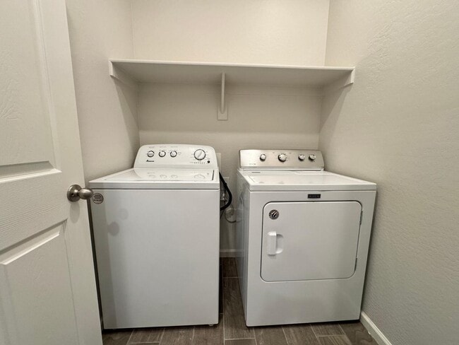 Building Photo - 2308 E Dust Devil Dr