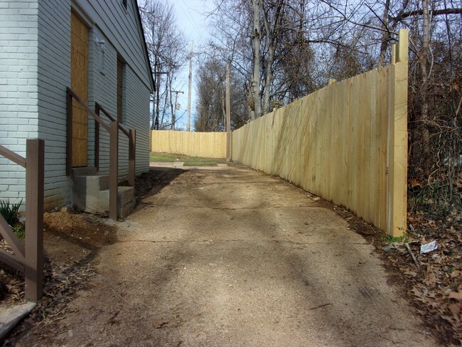 Building Photo - 2796 Flora Ave