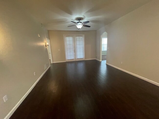 Building Photo - Affordable Elegance! 3 Bed 2 Bath Condo in...