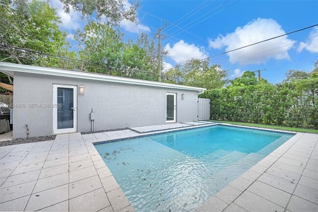 Building Photo - 150 NE 50th St