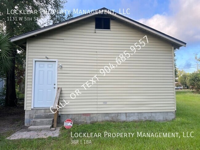 Building Photo - Newly Renovated 3 Bed, 2 Bath Single Famil...