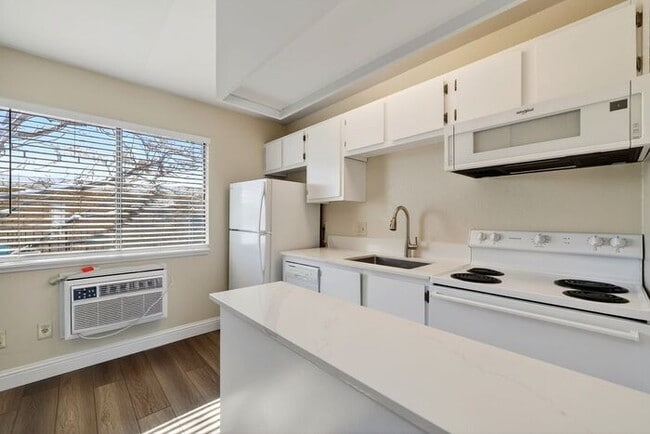 Building Photo - Modern Central Reno Gem | Minutes from Midtown Reno