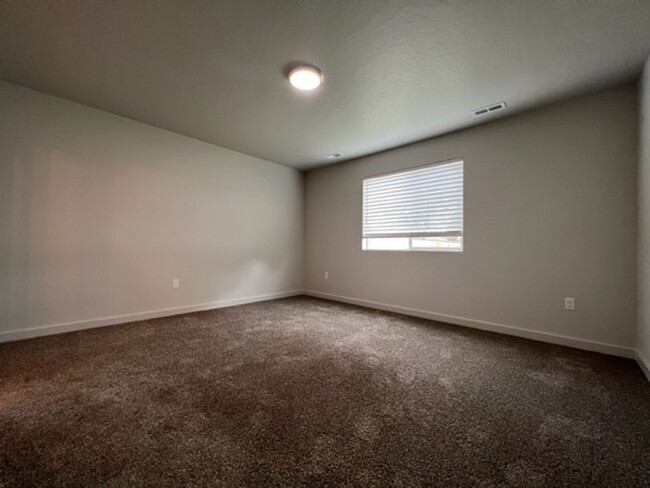Building Photo - Comfort and Luxury Single Family Home