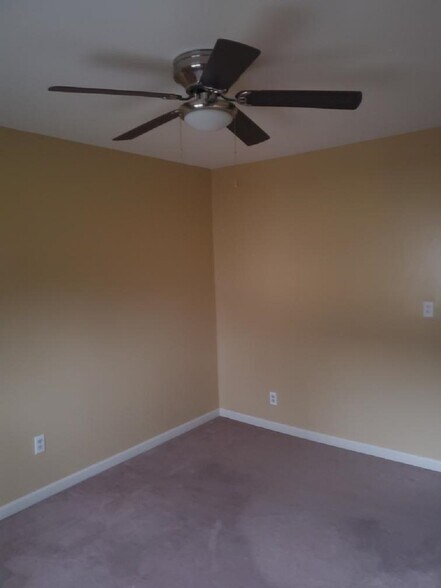 Building Photo - 41202 N Woodbury Green Dr