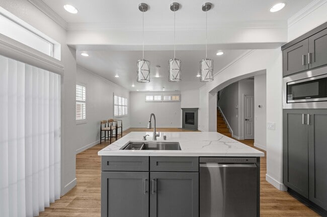 Building Photo - 9204 S Nobel Way