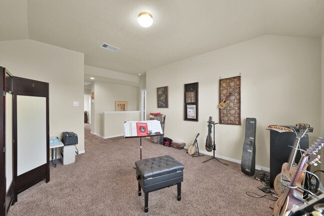 Building Photo - 241 Lake Estates Dr