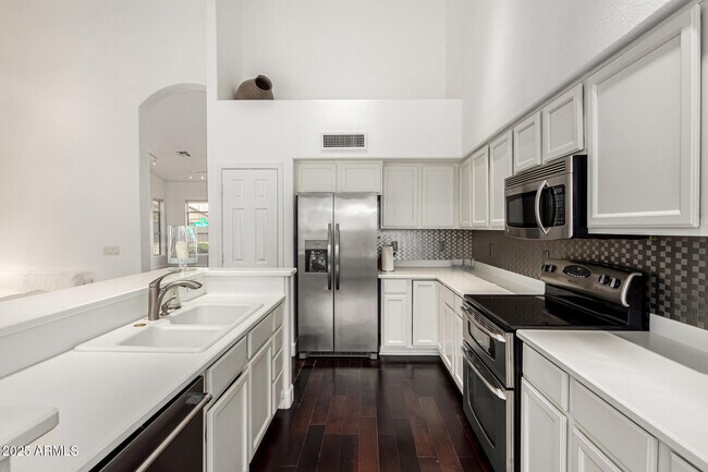 Building Photo - 11065 E White Feather Ln