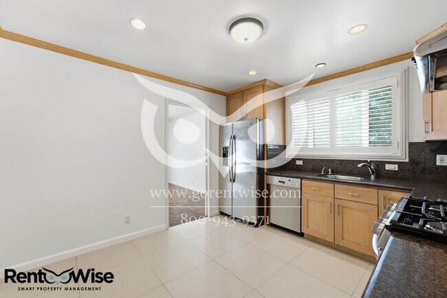 Building Photo - 190 Forest Knolls Dr