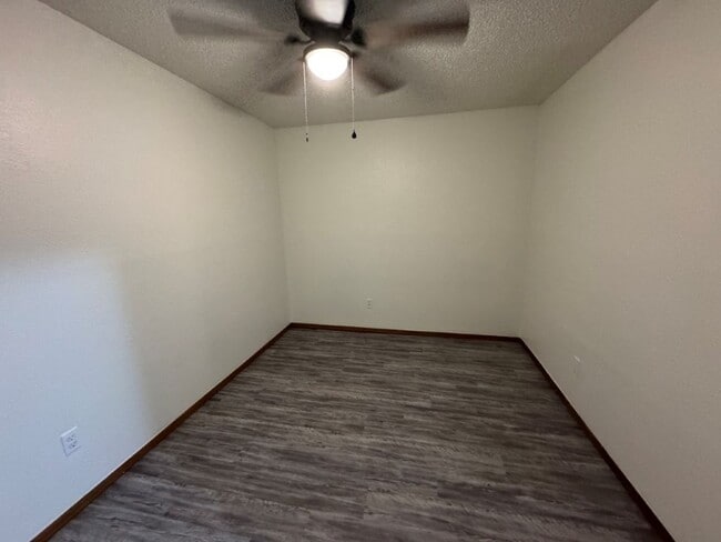 Building Photo - 2 bed one bath duplex in Blanchard!