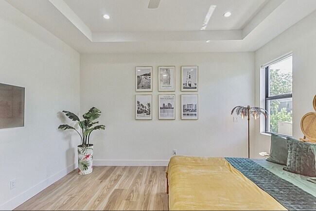 Building Photo - 436 Monroe Dr