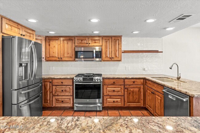 Building Photo - 6006 E Wildcat Dr