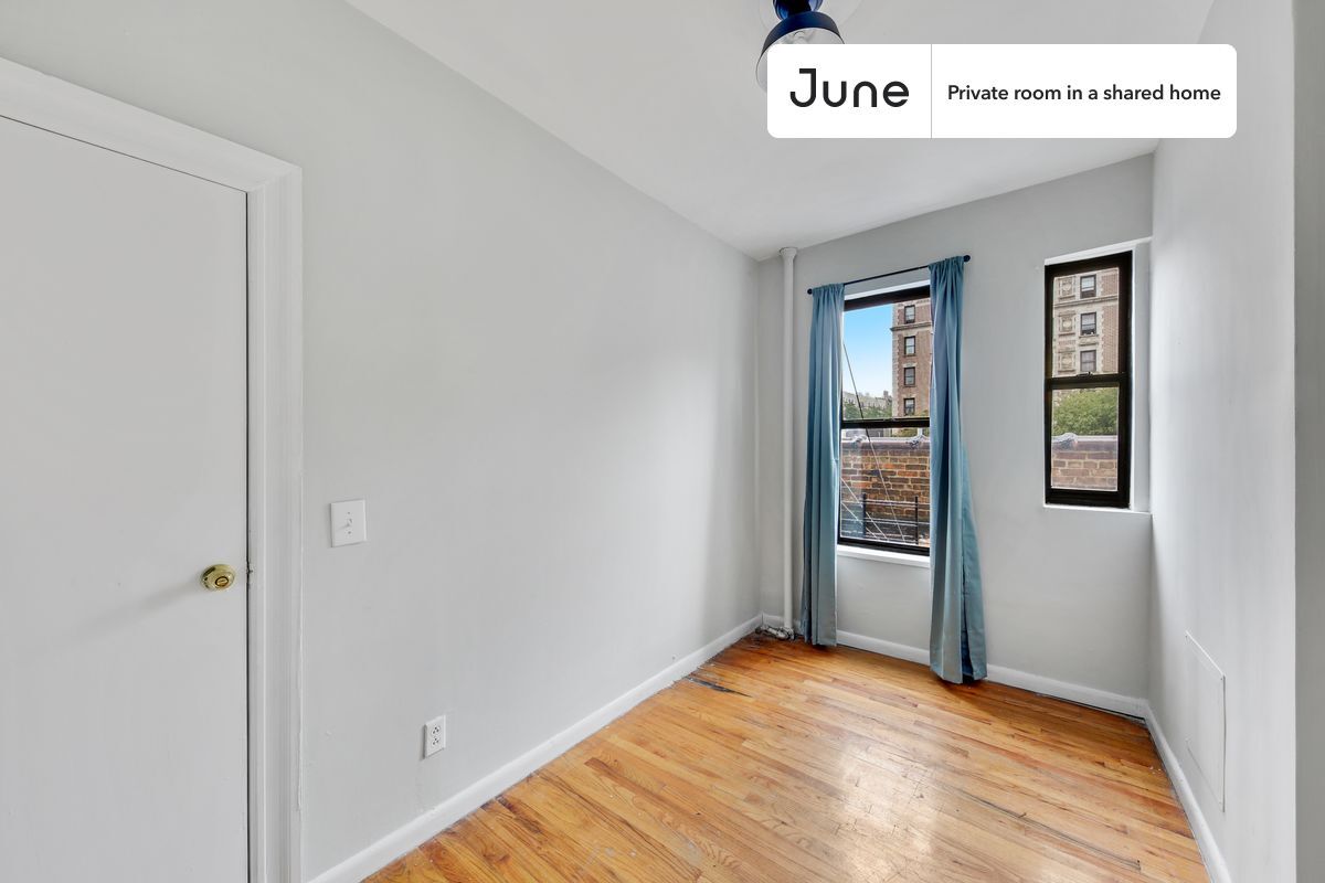 Building Photo - Room in Shared 3 bed/1 bath home