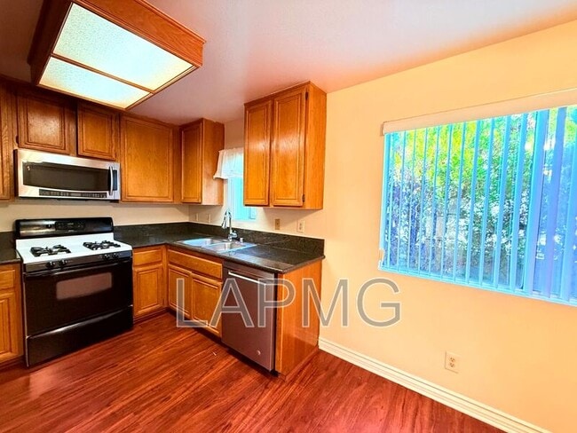 Building Photo - 12251 Moorpark St