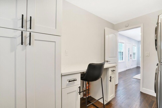 Building Photo - 413 36th St