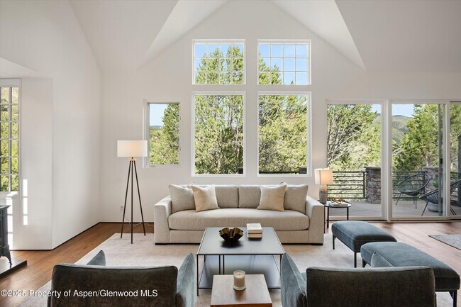 Building Photo - 302 Wild Spring Ln