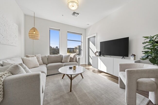 Building Photo - 1900 12th Ave S