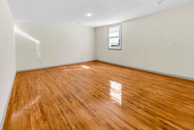 Building Photo - 181-183-183 N 6th St