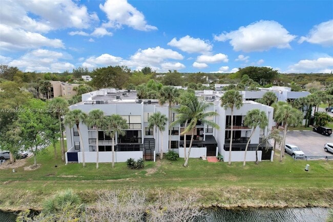 Building Photo - 10825 SW 112th Ave