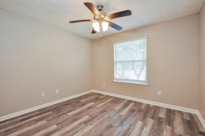 Building Photo - 305 Tara Glenn Ln