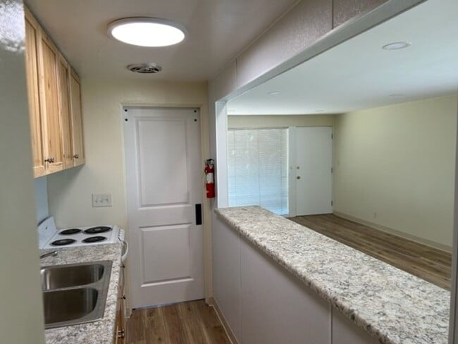 Building Photo - 1-Bedroom, 1-Bathroom Apartment -- SUBLET ...