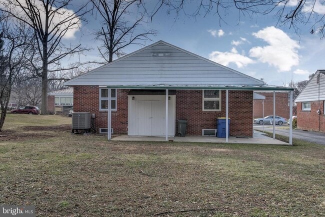 Building Photo - 2412 Dickinson Ave