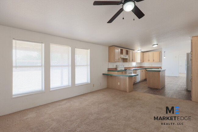 Building Photo - 5Bed/3Bath Home in Buckeye, AZ! Ready for ...