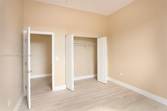 Building Photo - 120 SW 35th Ave
