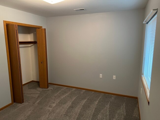 Building Photo - 450 Skare Rd