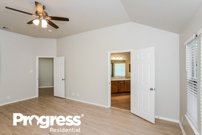 Building Photo - 8727 Sarasota Woods